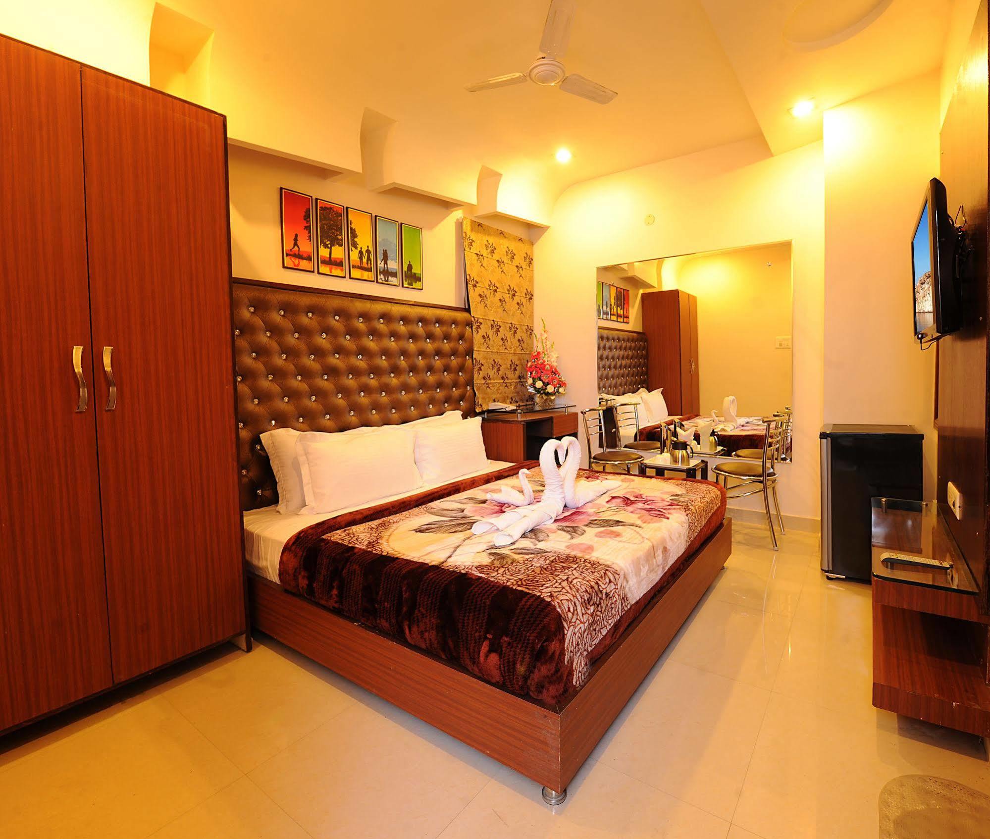 Hotel Pearl Inn & Suites Amritsar Ngoại thất bức ảnh