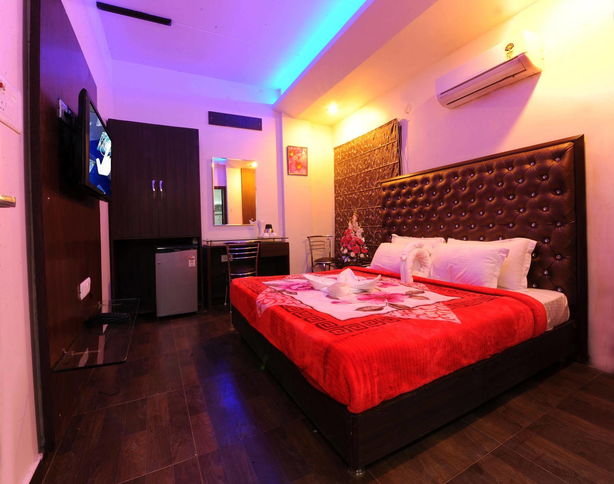 Hotel Pearl Inn & Suites Amritsar Ngoại thất bức ảnh