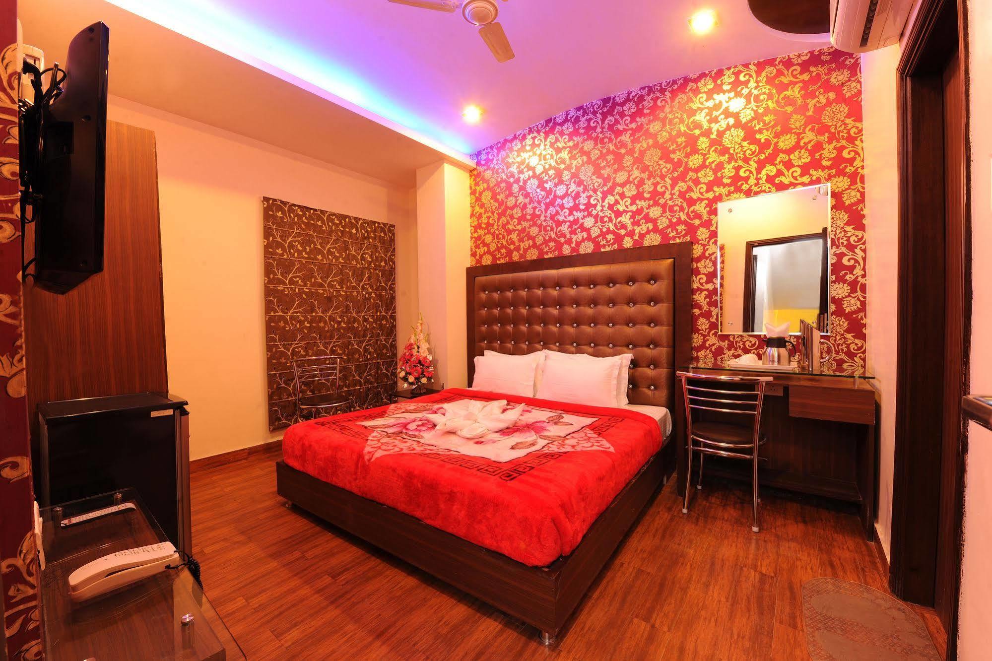 Hotel Pearl Inn & Suites Amritsar Ngoại thất bức ảnh