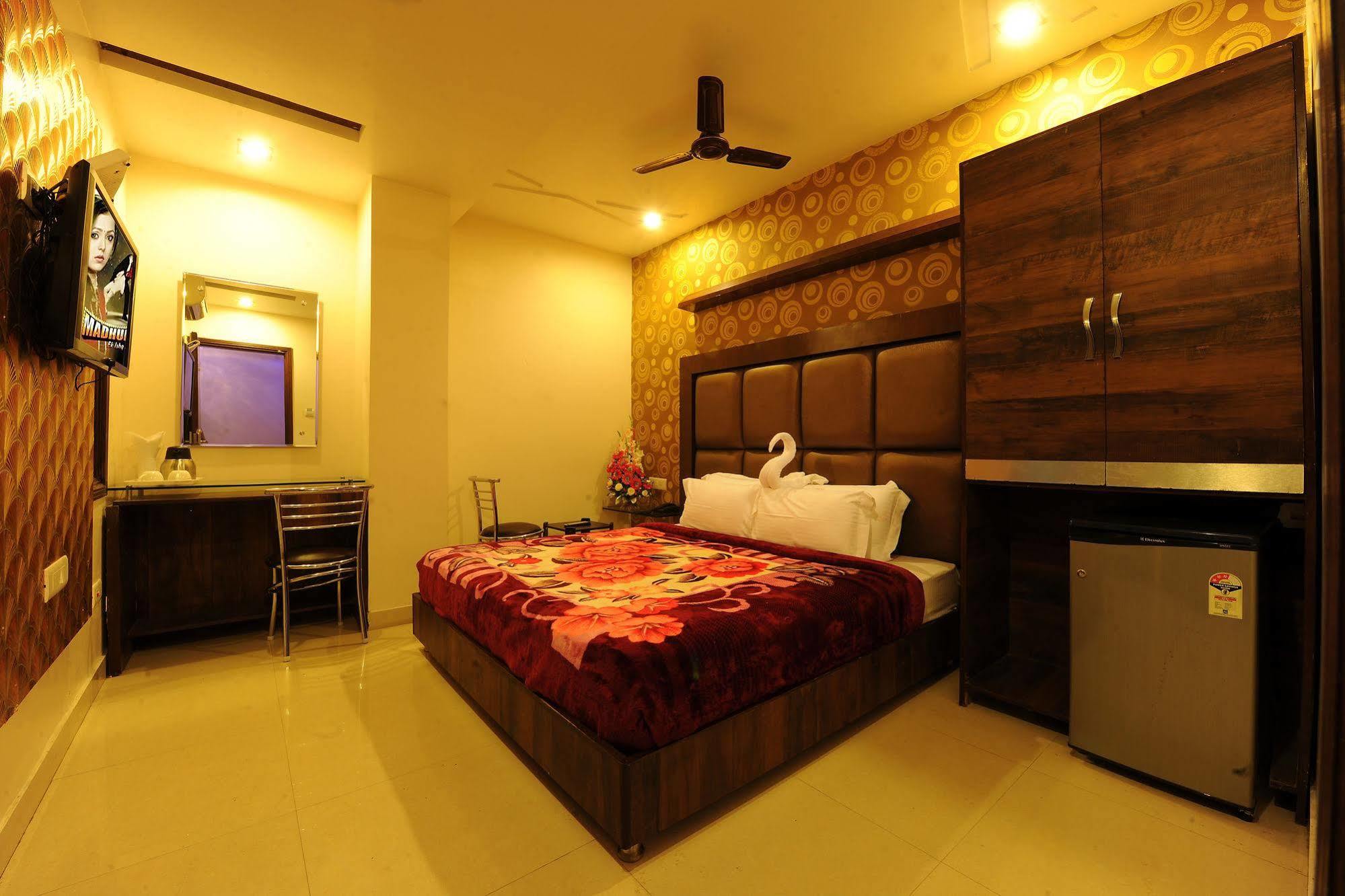 Hotel Pearl Inn & Suites Amritsar Ngoại thất bức ảnh
