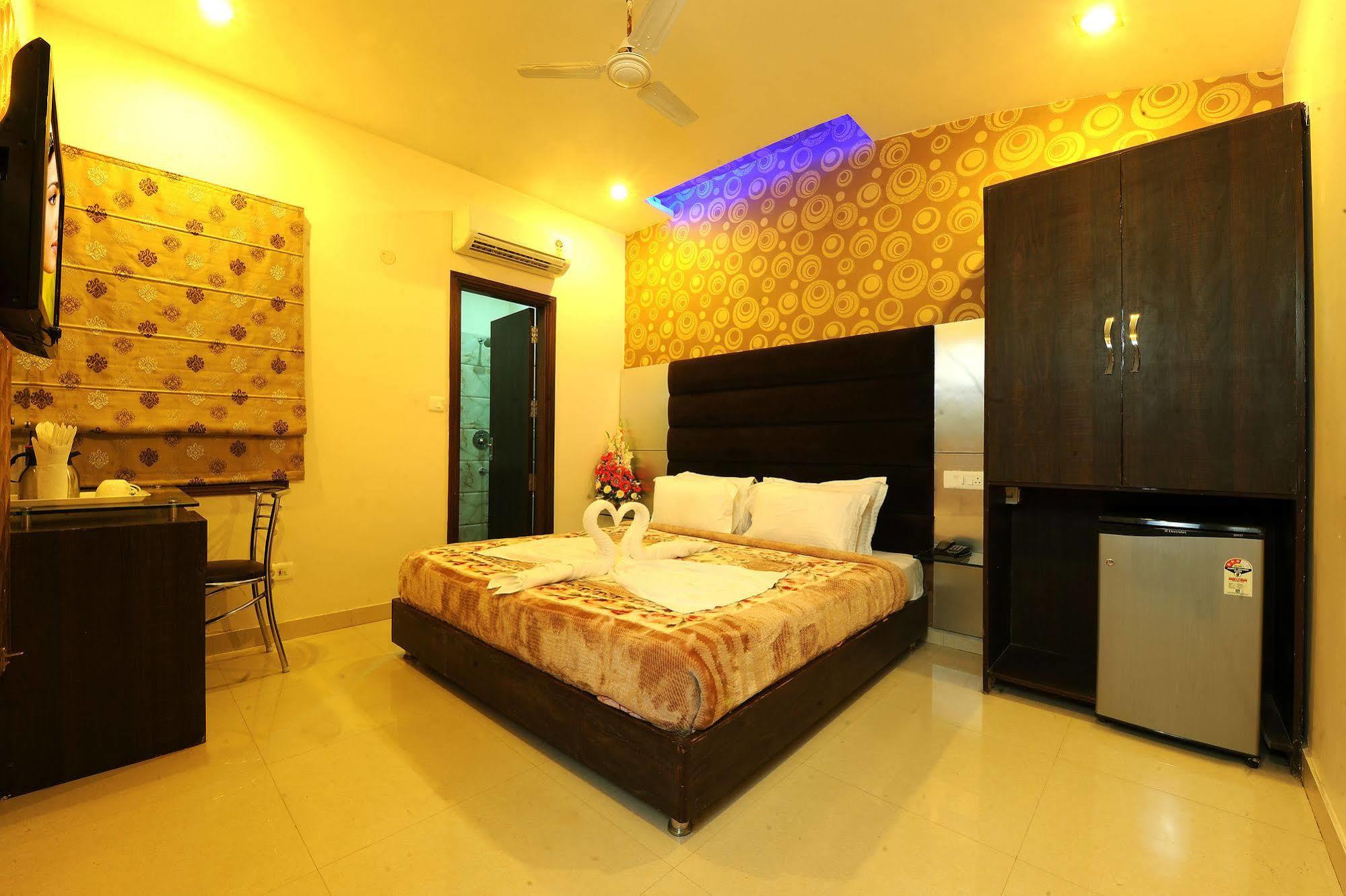 Hotel Pearl Inn & Suites Amritsar Ngoại thất bức ảnh