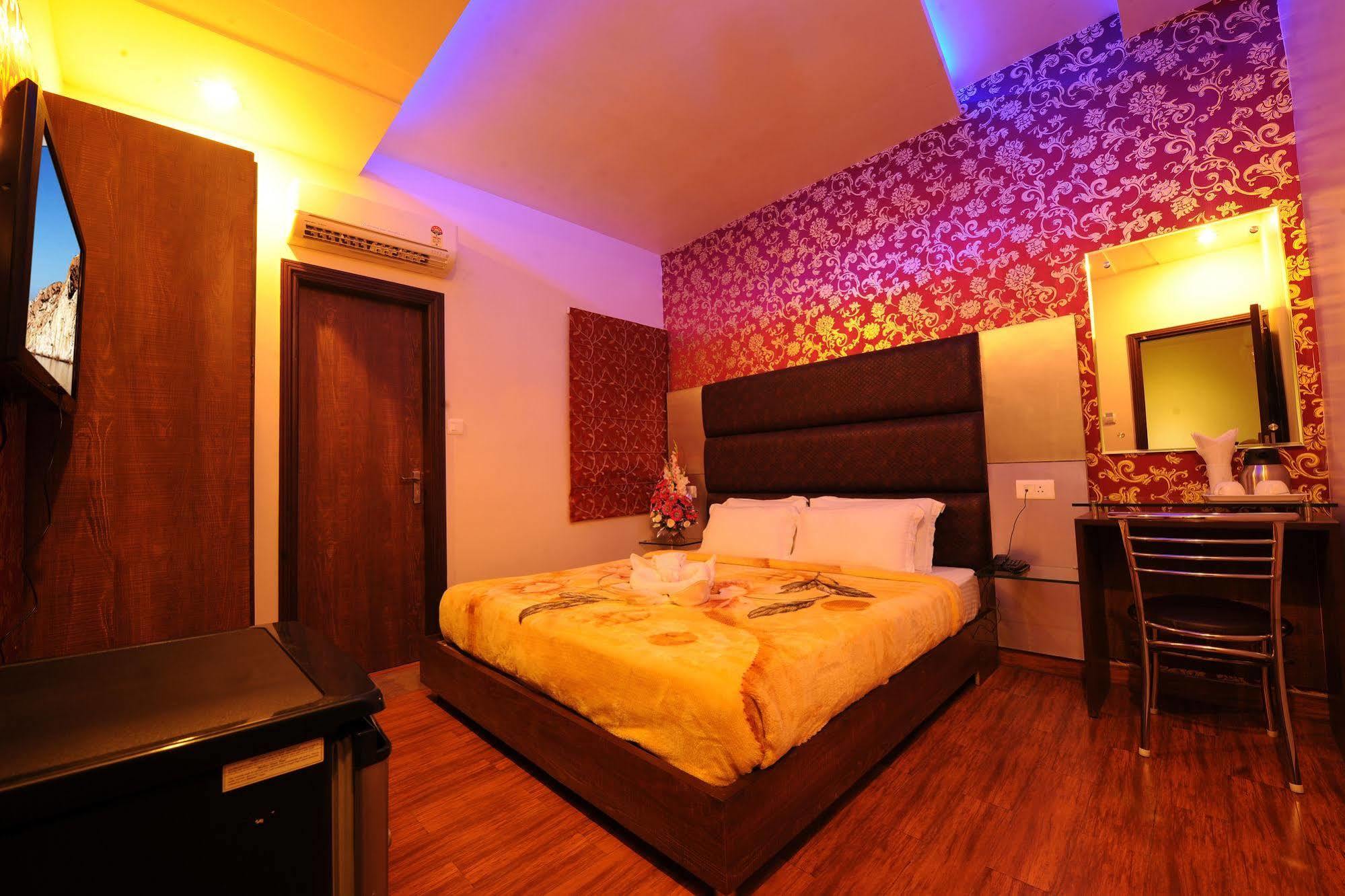 Hotel Pearl Inn & Suites Amritsar Ngoại thất bức ảnh